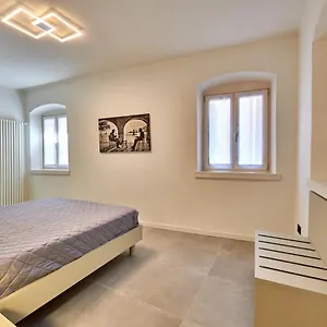 Apartmentsgarda - Residenza Mercanti Apartment